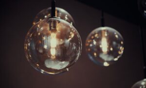 Suspensions grises modernes pour un intérieur sophistiqué