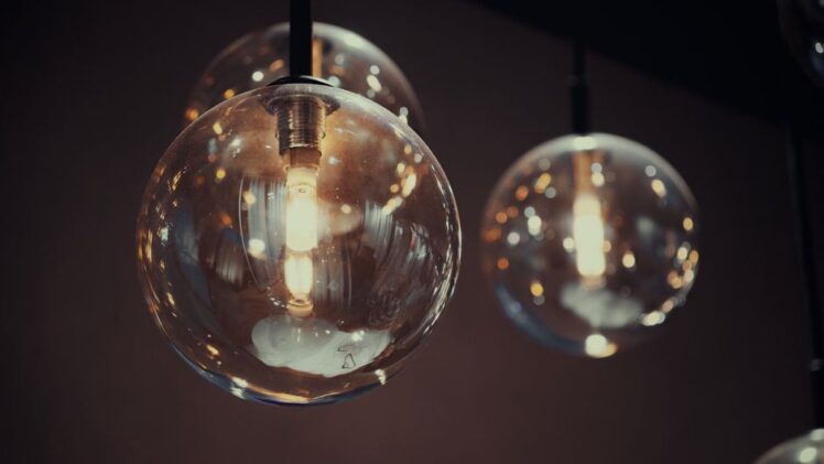 Suspensions grises modernes pour un intérieur sophistiqué