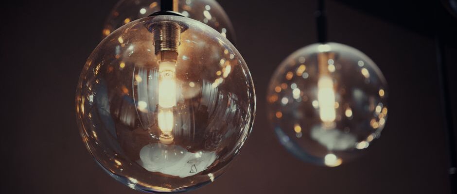 Suspensions grises modernes pour un intérieur sophistiqué